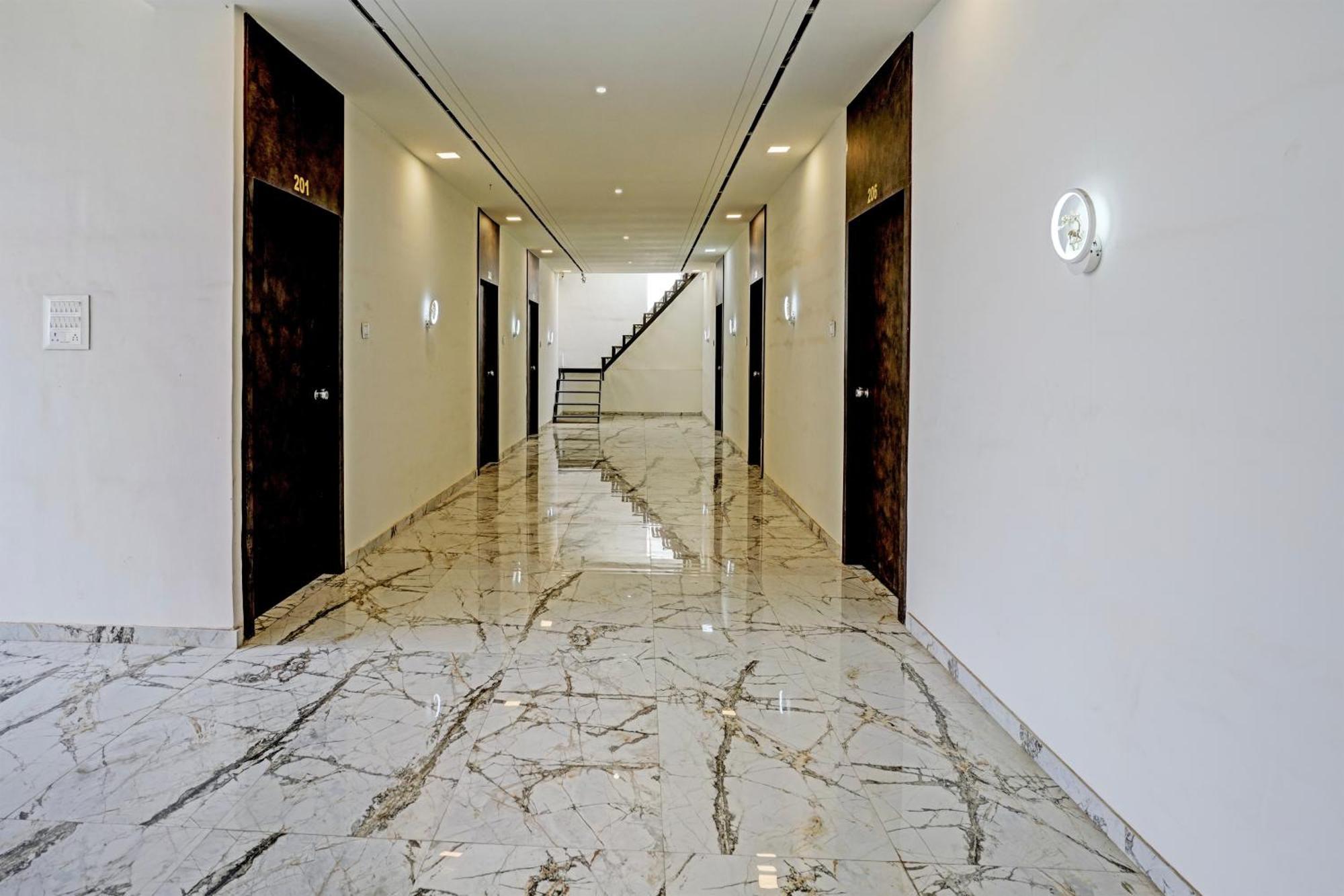 Hotel O White Palace Hotel Rajkot Eksteriør bilde