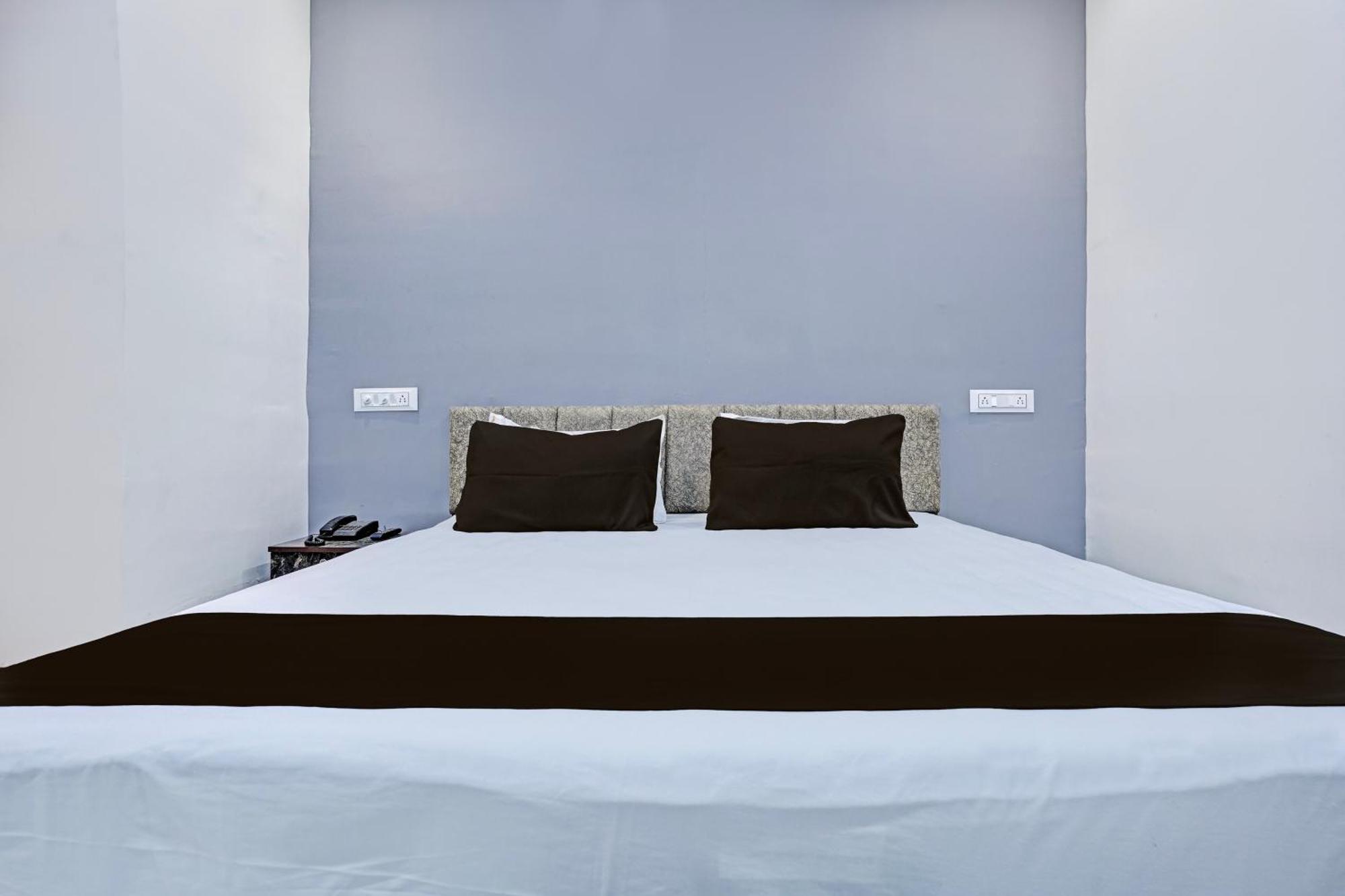 Hotel O White Palace Hotel Rajkot Eksteriør bilde