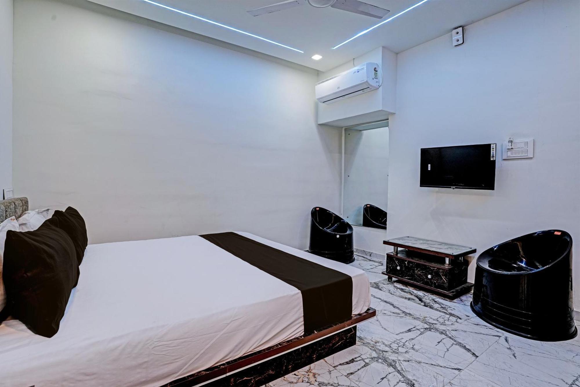Hotel O White Palace Hotel Rajkot Eksteriør bilde
