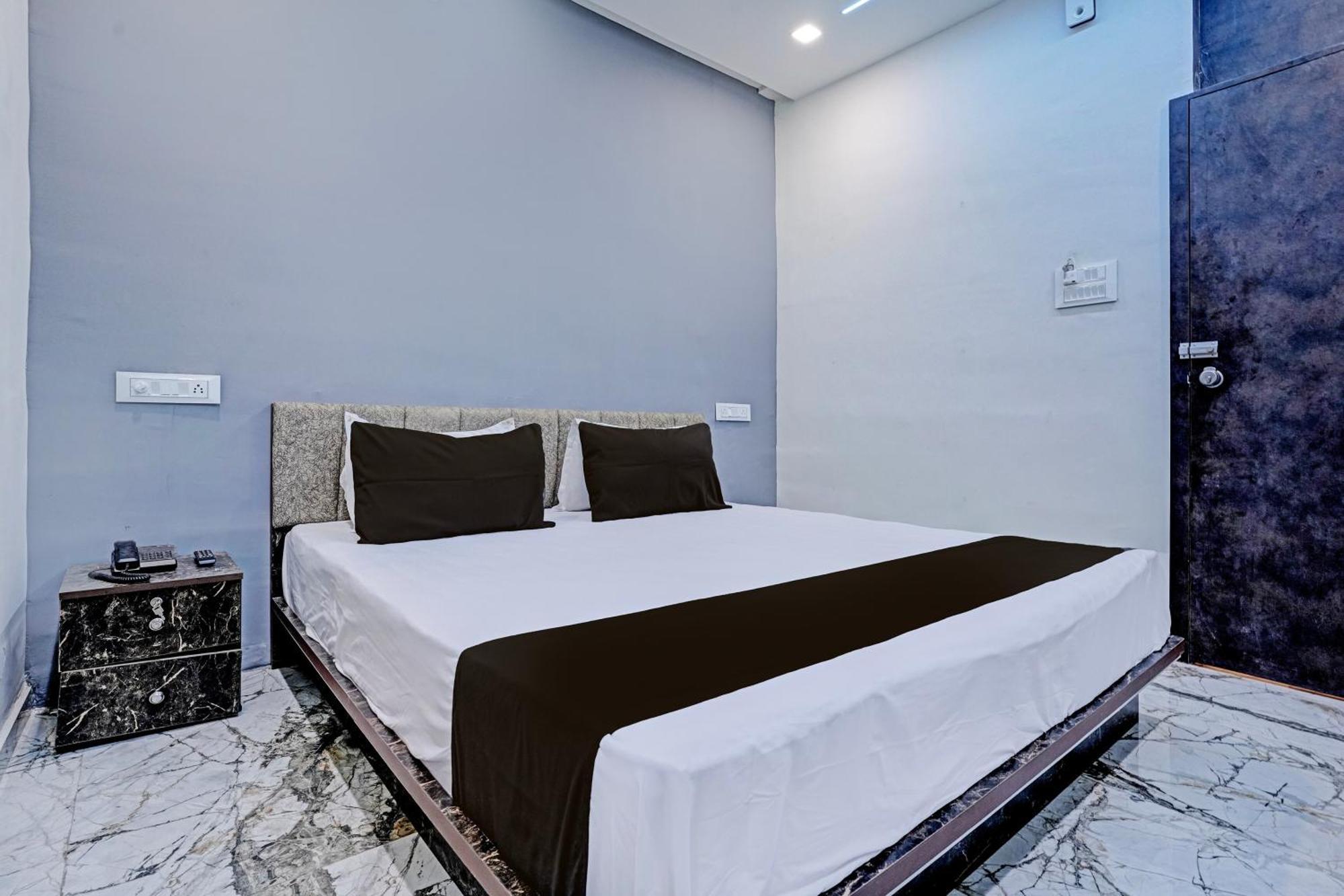 Hotel O White Palace Hotel Rajkot Eksteriør bilde