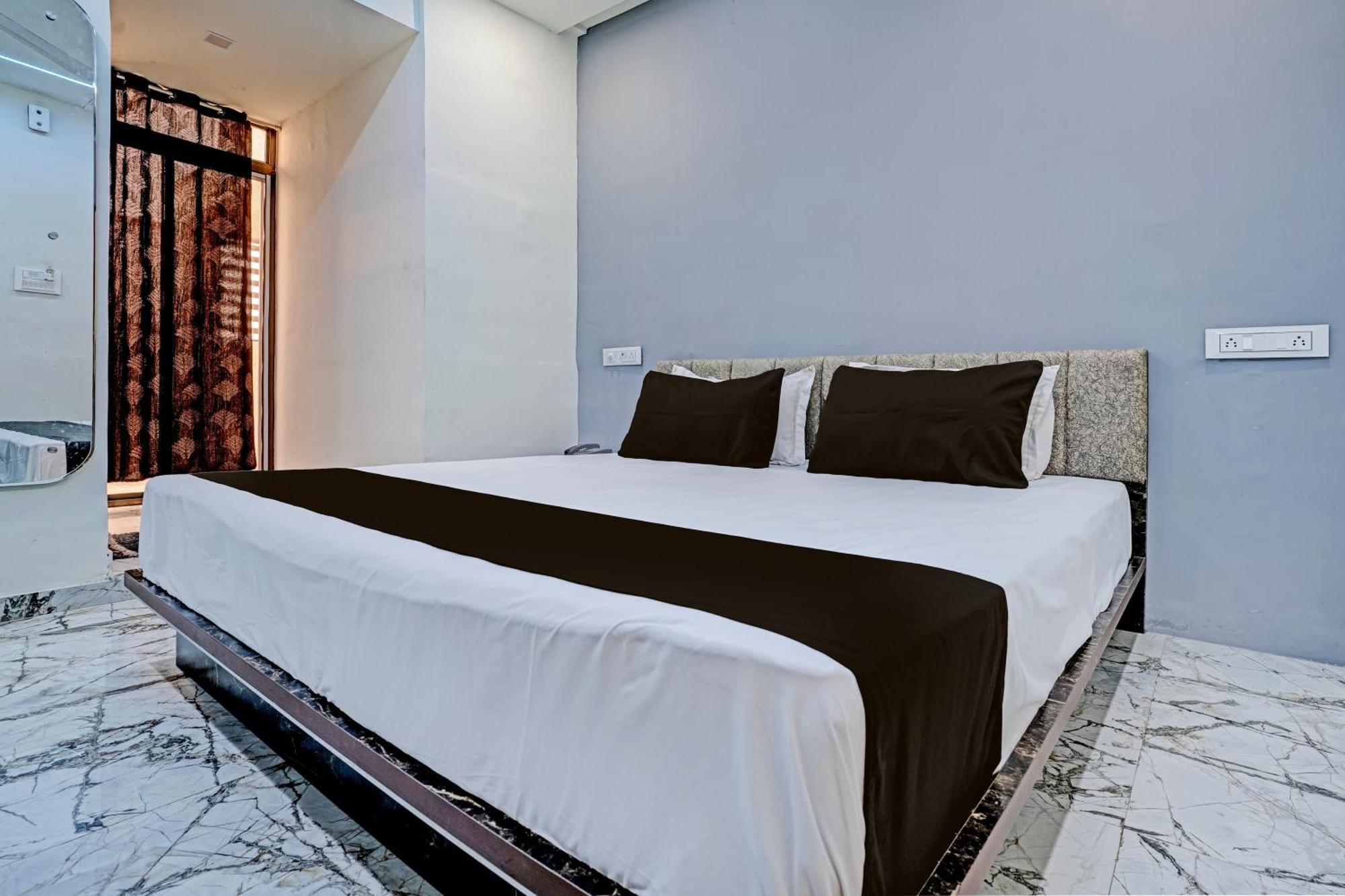 Hotel O White Palace Hotel Rajkot Eksteriør bilde