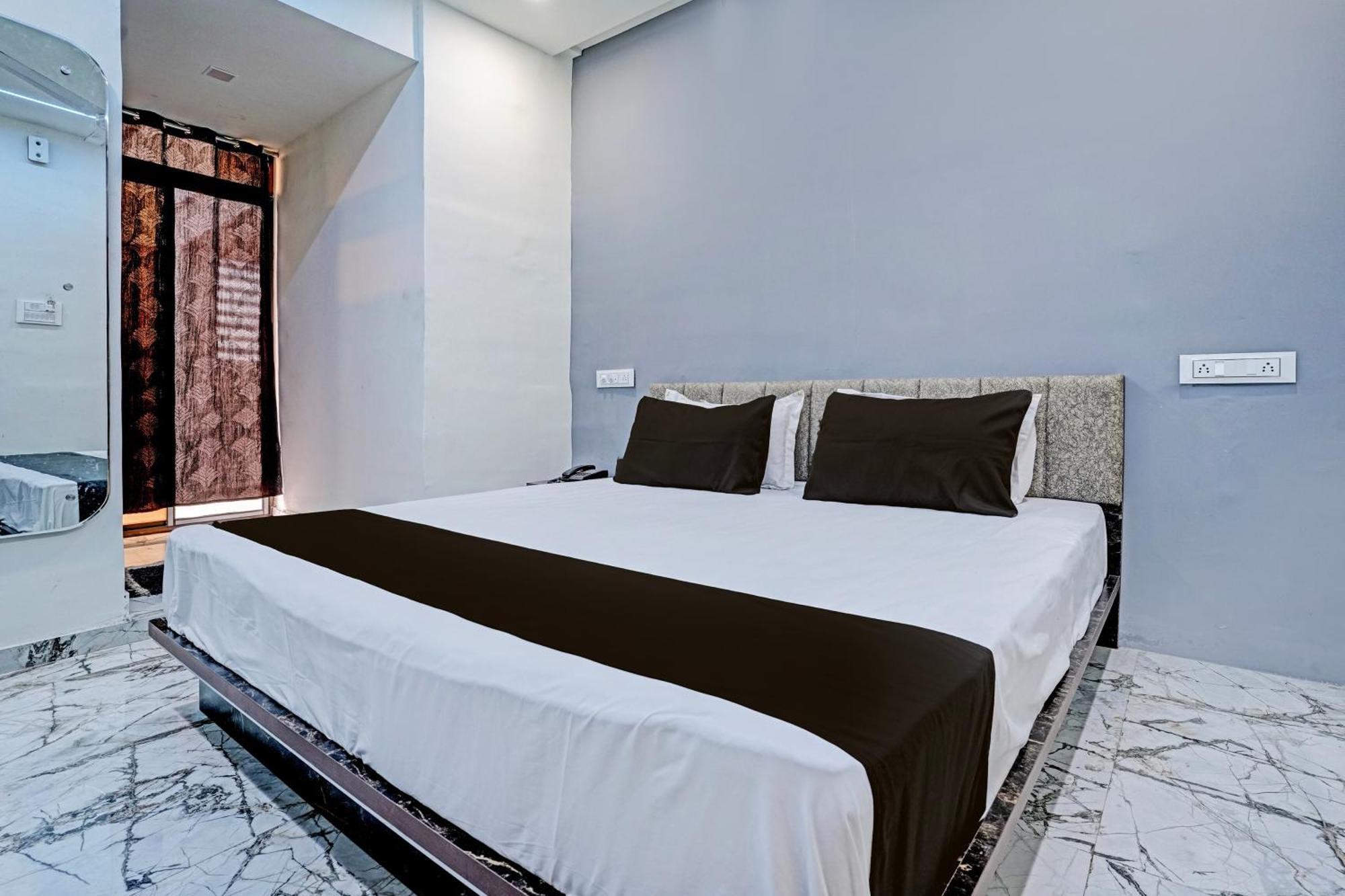 Hotel O White Palace Hotel Rajkot Eksteriør bilde